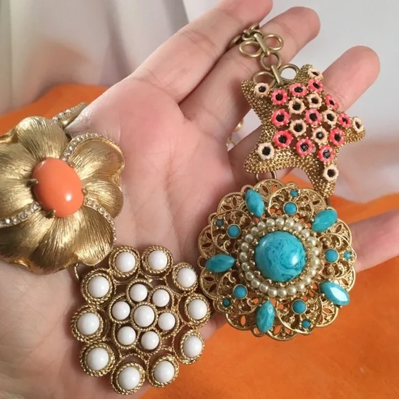 Stella & Dot | Retired Vintage Gold🌺🕊Birds of Paradise Statement Necklace - Picture 9 of 15